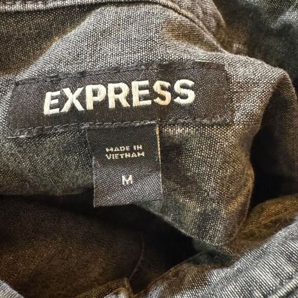 Express Men’s Grey Denim/Chambray Button-up Short Sleeve Shirt Size Medium - Picture 3 of 5